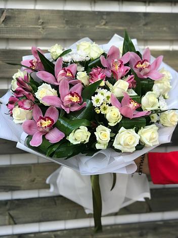 Букет цветов из: Розы и Хризантемы в Спирово