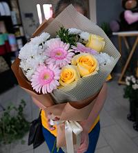 Букет цветов из:  Герберы, Розы и Хризантемы в Спирово