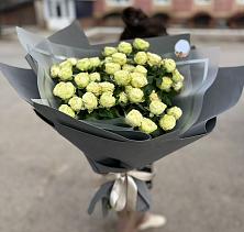 Букет Белые кустовые розы Солинеро в Спирово