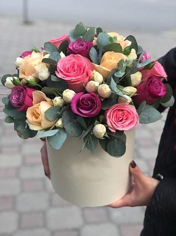 Цветочная композиция из Розы в шляпной коробке в Спирово